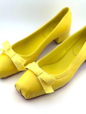 BRAND NEW CHRISTIAN LOUBOUTIN LEATHER FLATS